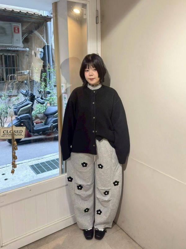 毛絨小花刺繡打褶棉褲 