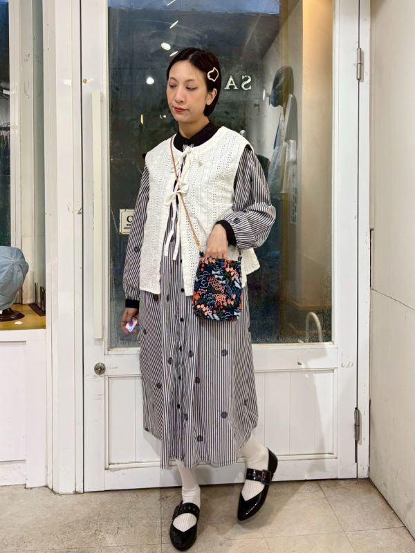 鏤空蕾絲綁帶背心 