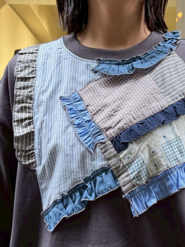 胸前拼接布料上衣 