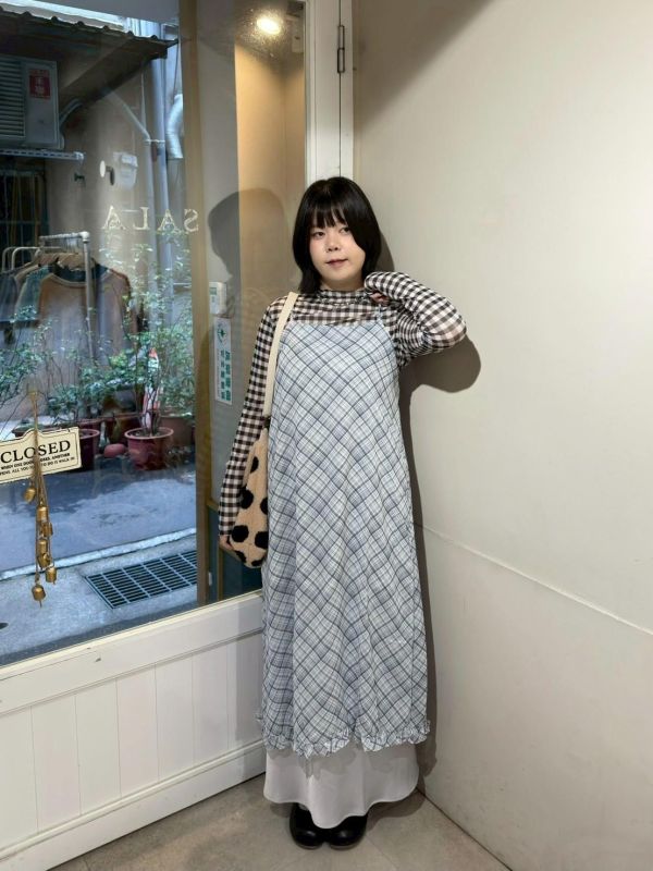 菱紋後鬆緊開叉捲邊下擺吊帶洋裝 