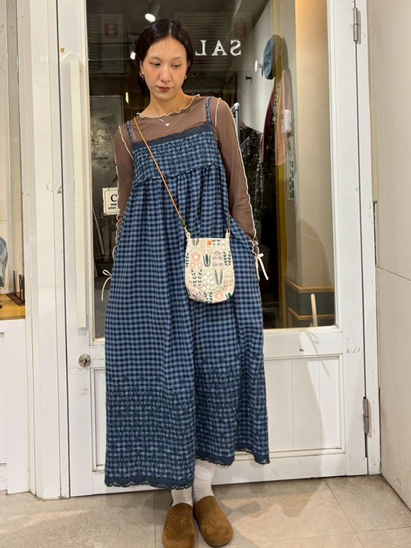 格子胸蕾絲拼接刺繡下擺刺繡吊帶洋裝 