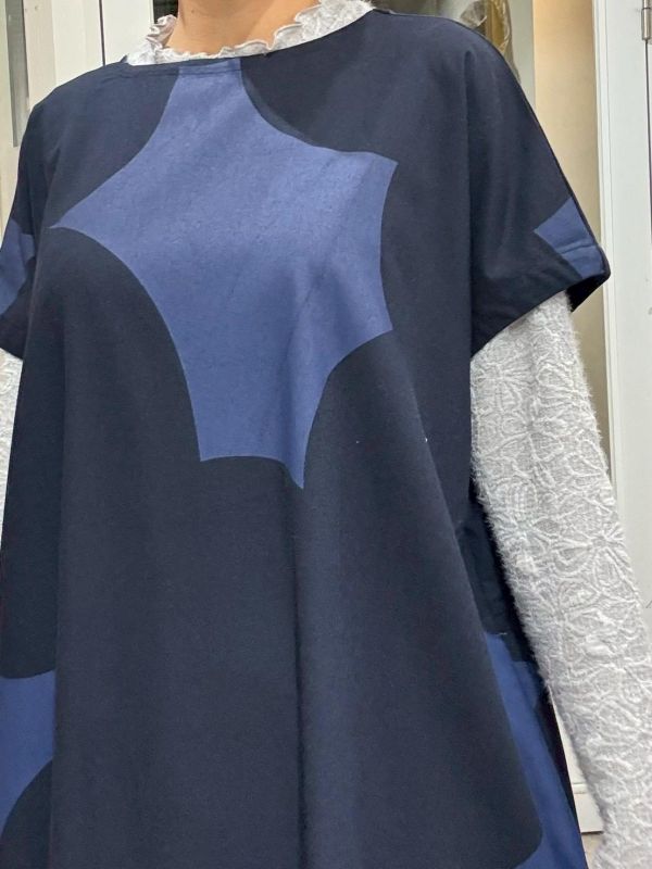 藍色色塊圓領長版洋裝 