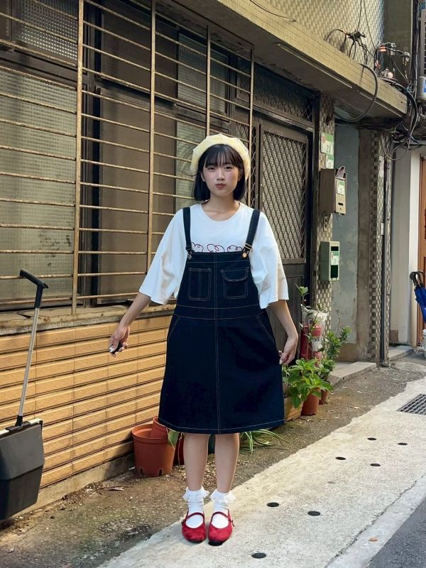 立體刺繡三朵小花oversized寬鬆Tee 