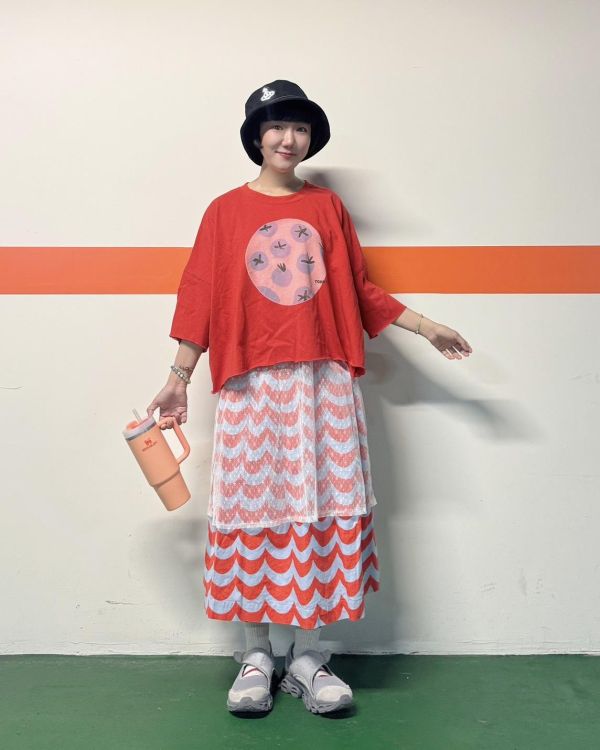 番茄紅通通 刺繡布標寬tee 