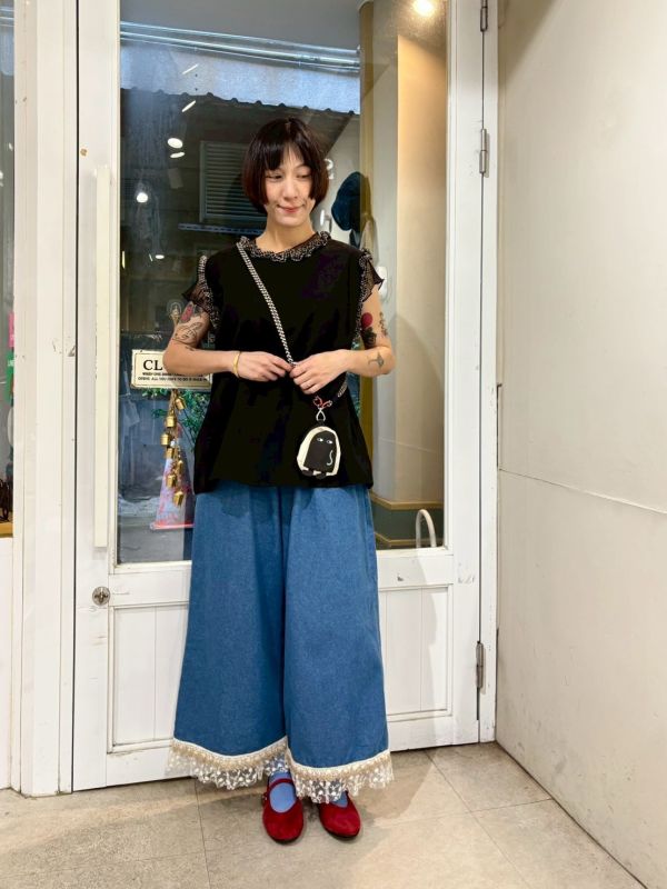 蕾絲刺繡拼接褲腳九分牛仔寬褲 