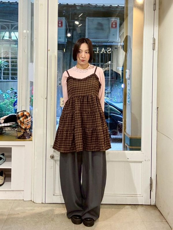 細格紋木耳滾邊領蛋糕吊帶背心 