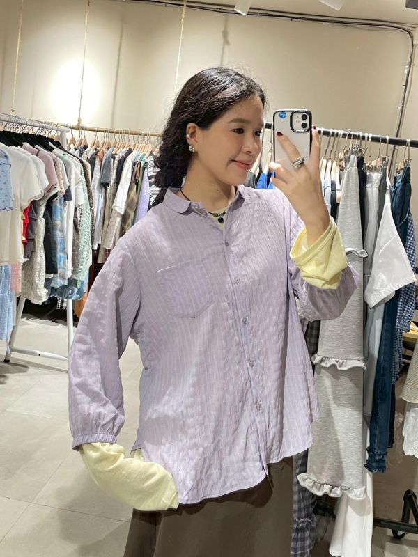 薰衣草方格皺皺布圓弧下擺七分袖前短後長翻領襯衫 