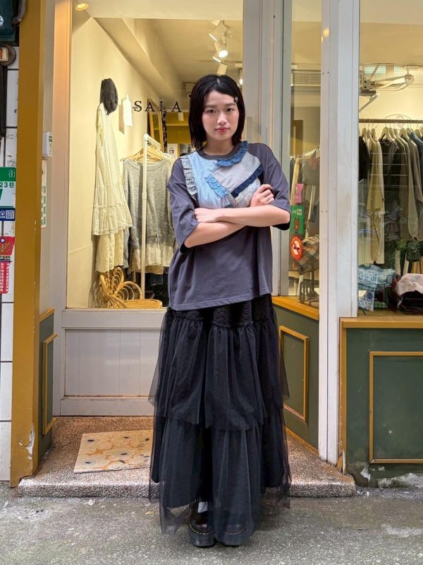 胸前拼接布料上衣 