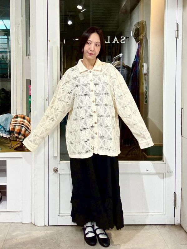 米白針織鏤空刺繡親膚襯衫 