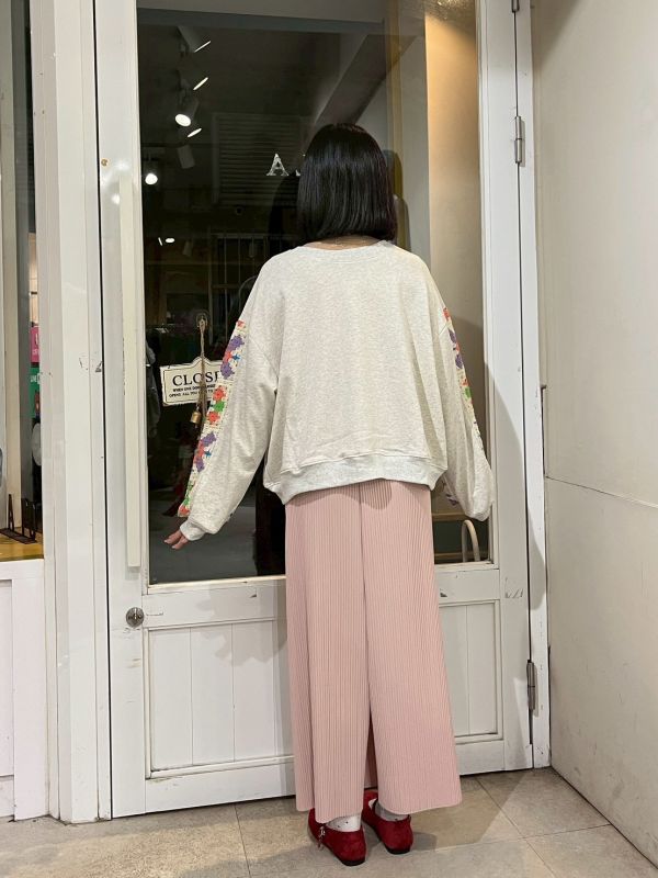 拼接刺繡小花園袖圓領上衣 