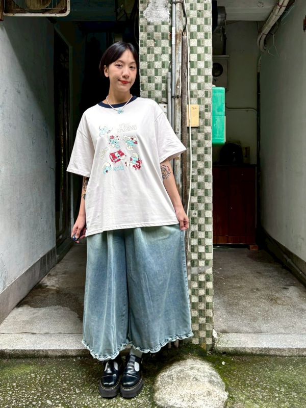 藍色小精靈領口滾邊tee 