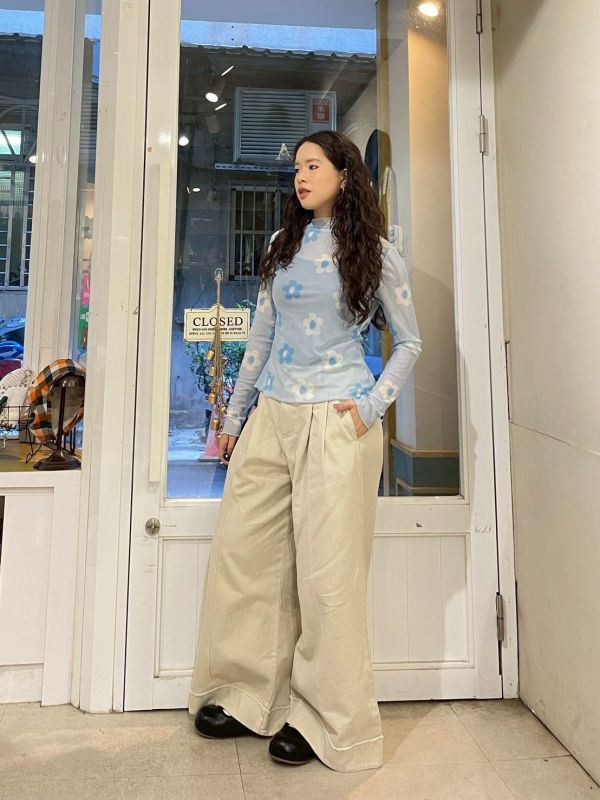 造型打摺抽鬚車線後鬆緊牛仔寬褲 