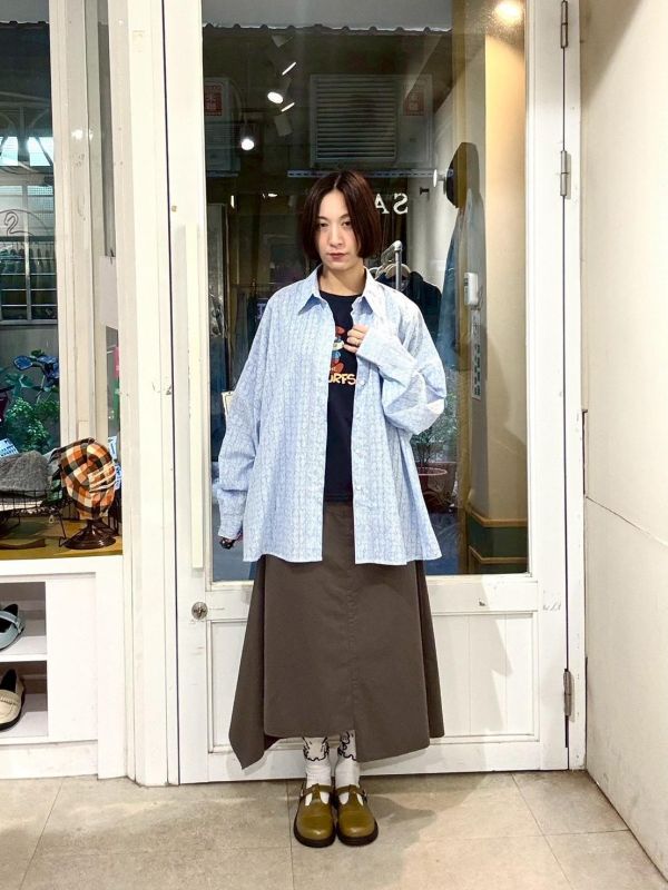 滿版花落肩寬版花形鈕扣襯衫 