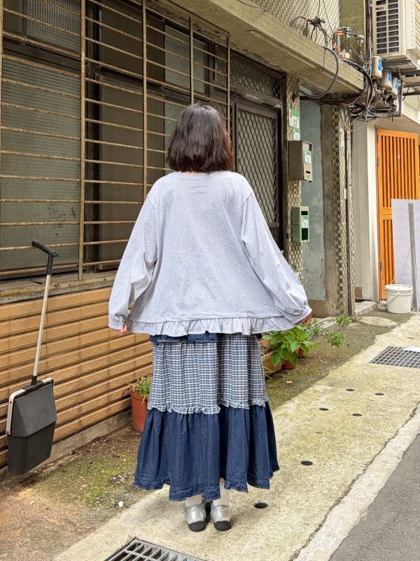 荷葉邊下擺休閒上衣 