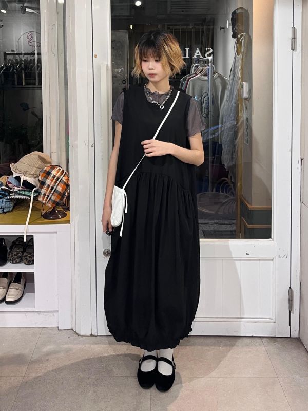 波點木耳滾邊透膚短袖上衣 