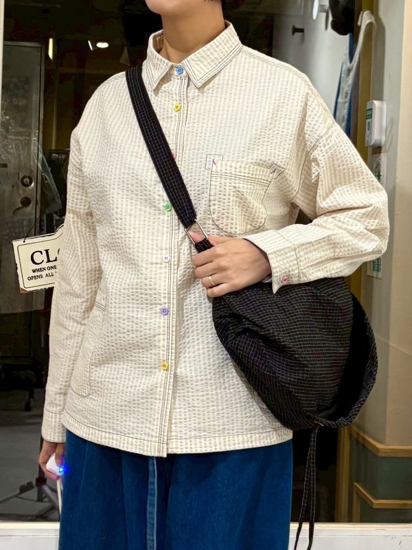 泡泡布彩色花朵鈕釦條紋襯衫 