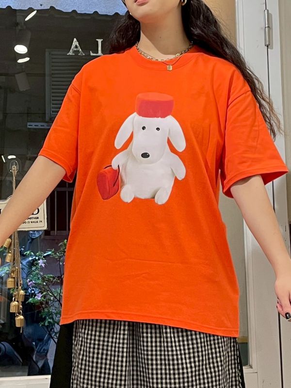狗狗戴帽子拿小包包亮橘色寬鬆TEE 