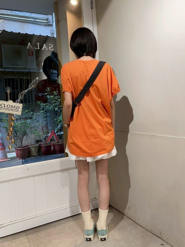 涼感薄料下擺抽繩前短後長無肩線上衣 