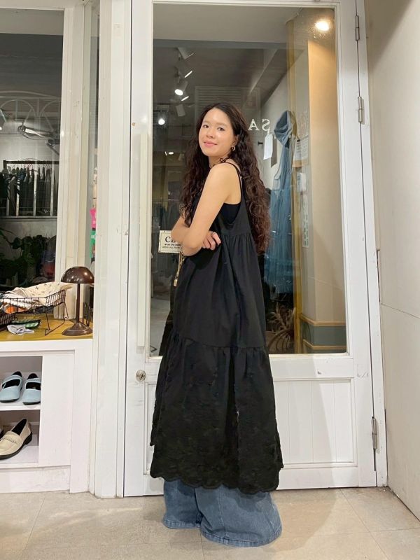 可調節細肩圓弧切線雙口袋立體紗花朵波浪下擺洋裝 