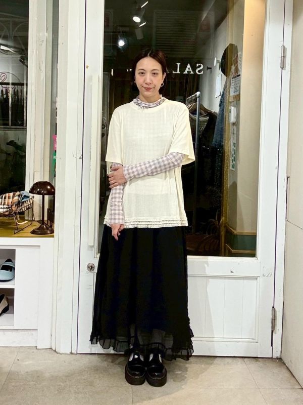 涼感親膚壓紋下擺蕾絲拼接短袖上衣 