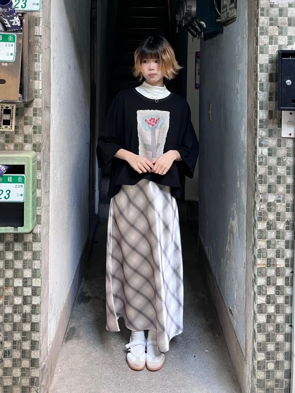 復古樹木彩繪印花不收邊短版上衣 