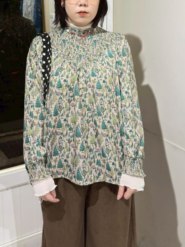 滿版圖騰皺皺彈力布拼接長袖上衣 