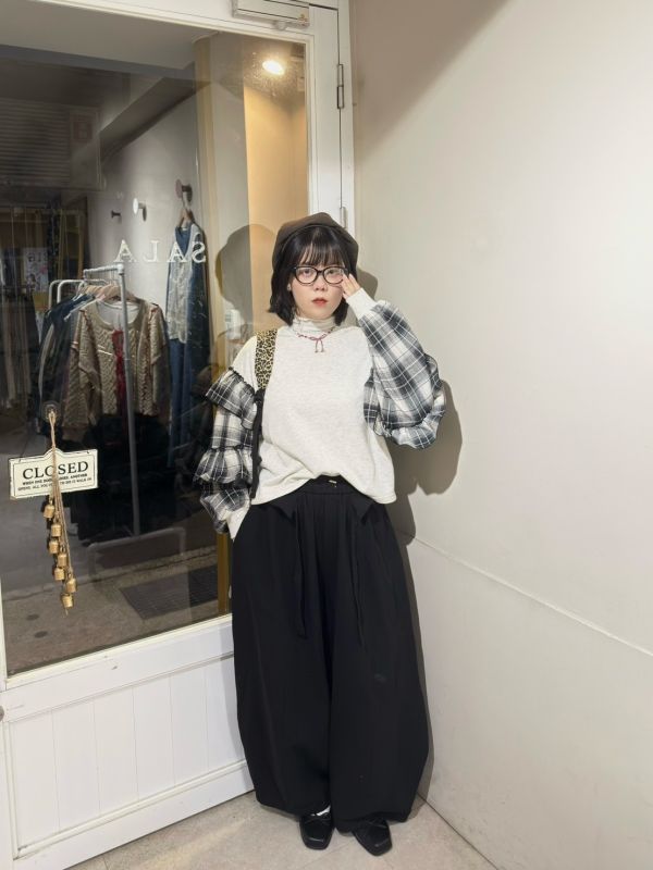 大褲管抽繩鬆緊腰綁帶設計長褲 