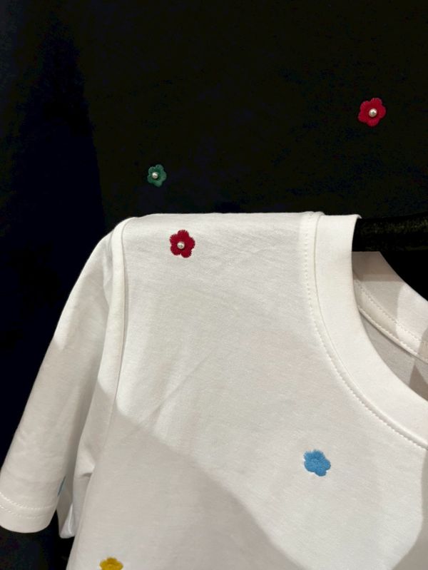 低調珍珠刺繡小花短袖上衣 