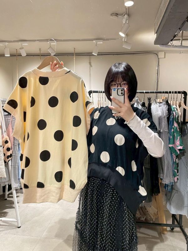 大圓點布標前短後長上衣 