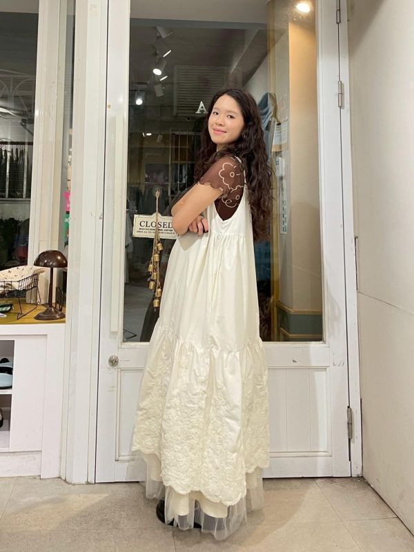 可調節細肩圓弧切線雙口袋立體紗花朵波浪下擺洋裝 