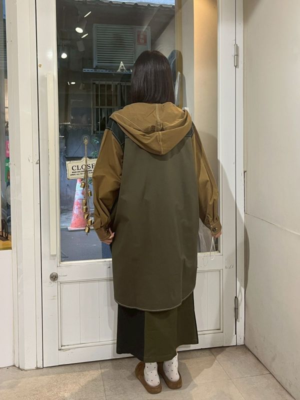 工裝撞色拼接兩側口袋側開衩前短後長連帽大衣 