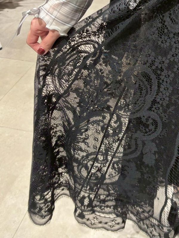 黑色傘狀蕾絲裙 