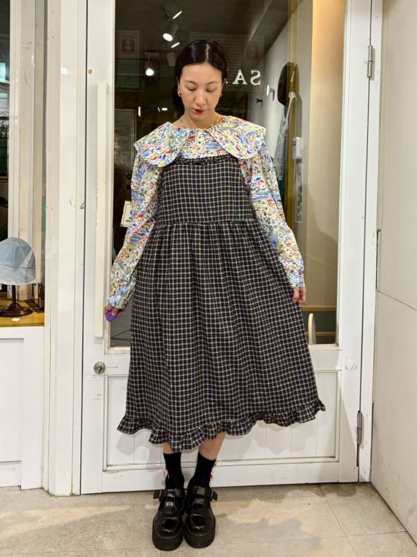 木耳滾邊格紋吊帶洋裝 