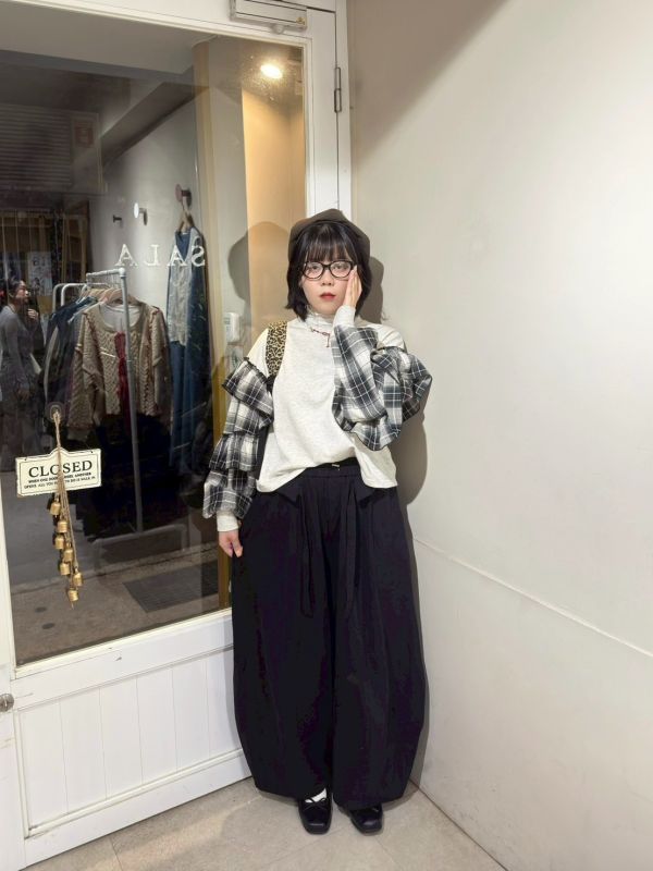 大褲管抽繩鬆緊腰綁帶設計長褲 