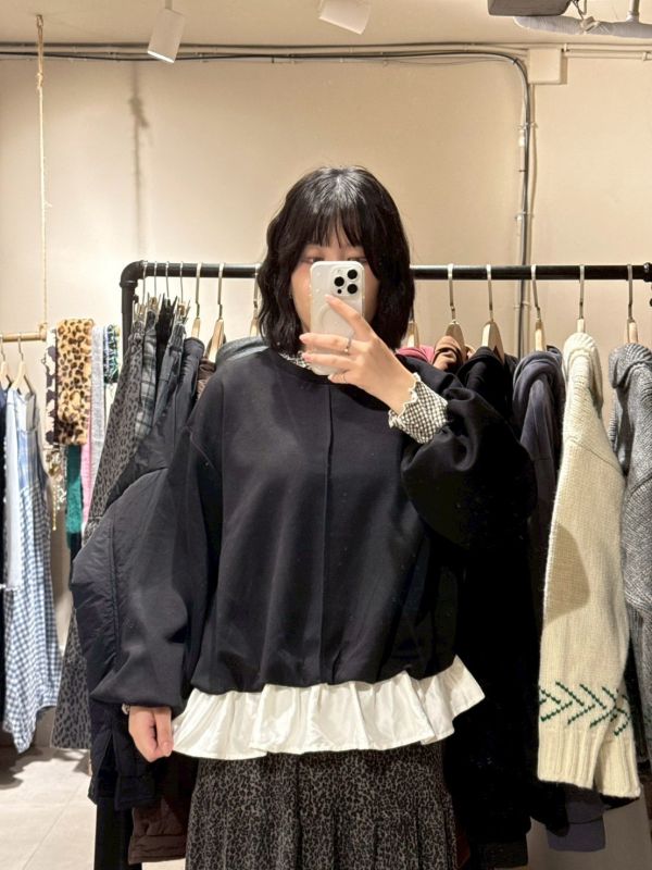 泡泡袖鬆緊袖口荷葉邊拼接下擺長袖上衣 