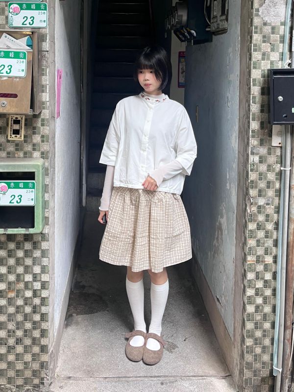 花朵刺繡立領織紋五分袖襯衫 