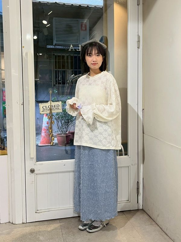 滿版立體花朵蕾絲雙層喇叭袖上衣 