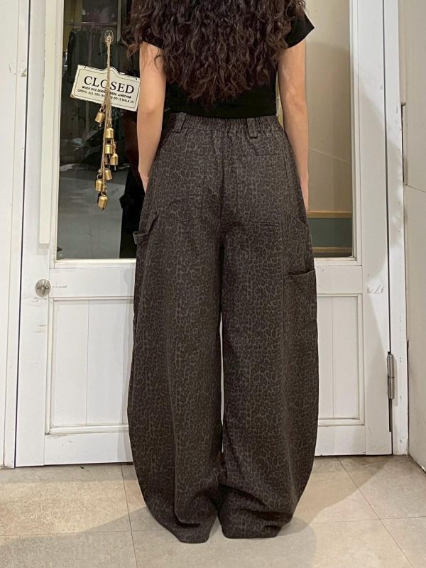 個性豹紋造型口袋後鬆緊牛仔寬褲 