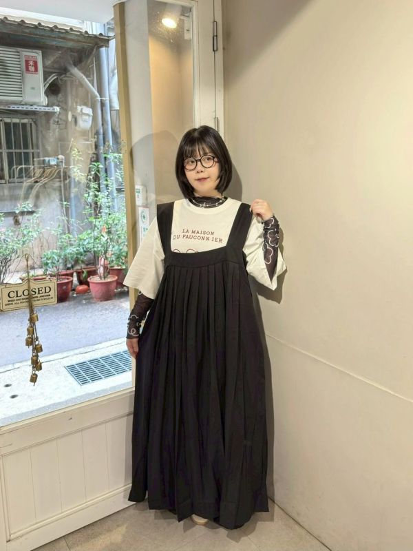 西裝百褶鈕扣調節寬肩帶散擺洋裝 