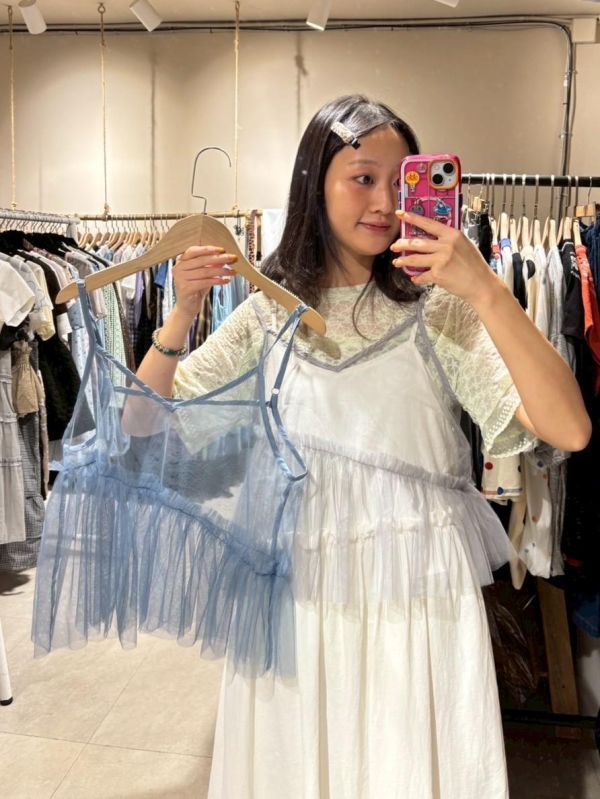 花邊斜切透紗吊帶背心 