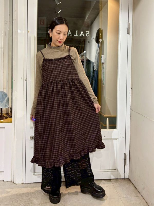 木耳滾邊格紋吊帶洋裝 