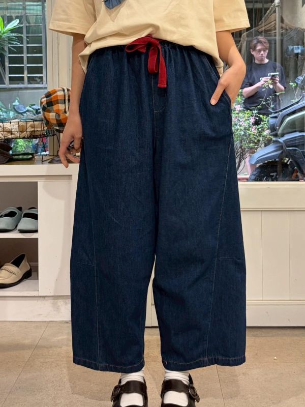 紅綁帶牛仔寬褲 