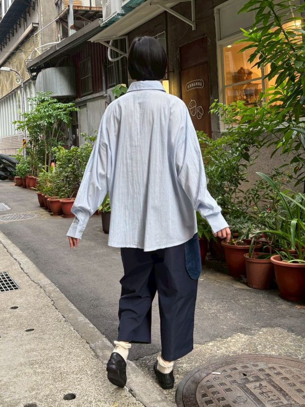 落肩排扣兩側立體滾邊條紋襯衫 