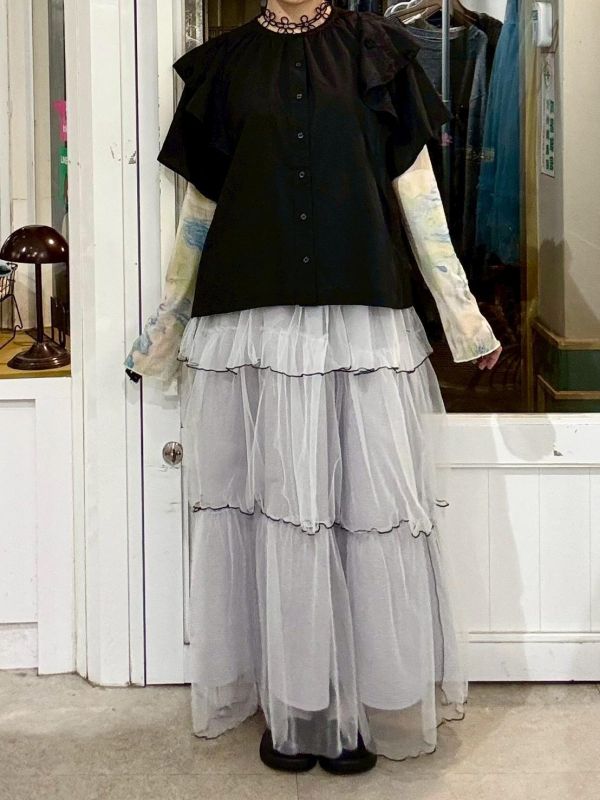 黑色雙層袖圓領排扣上衣 