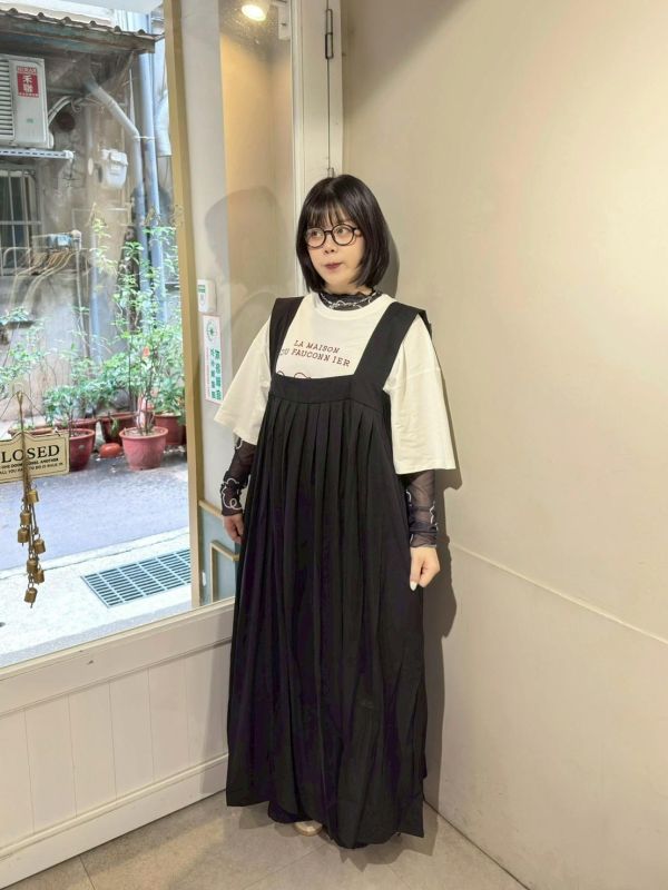 西裝百褶鈕扣調節寬肩帶散擺洋裝 