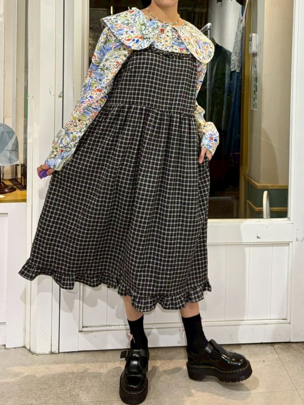 木耳滾邊格紋吊帶洋裝 