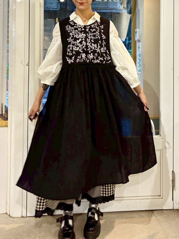 刺繡兩側綁帶外罩洋裝 
