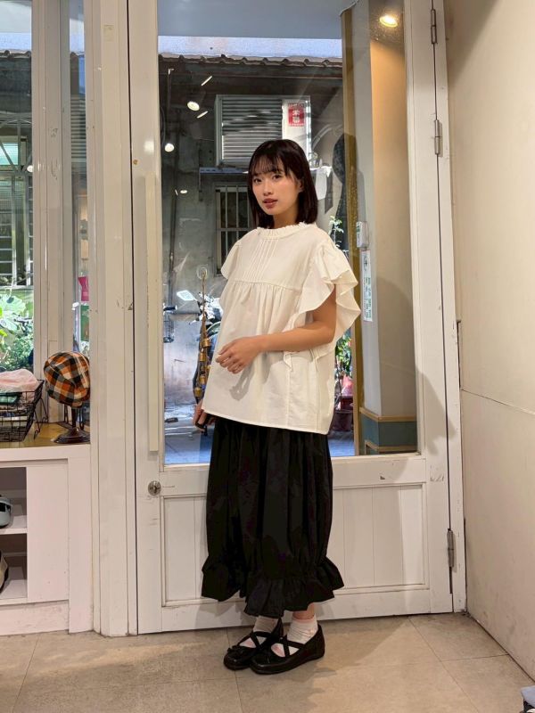 刺繡花園反a胸前打褶荷葉袖寬鬆上衣折袖落肩翻領襯衫 