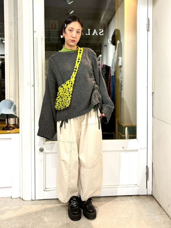 抽繩綁帶落肩寬袖針織上衣 