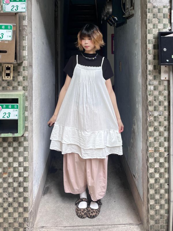 棉麻花邊打摺吊帶背心裙 